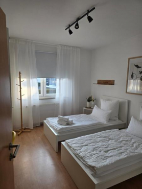 Unterkunft mit Einzel- und Doppelzimmer I 3min CityHospital I Monteure I Smart TV I Einzelbetten I Küche I Gemeinschaftsraum I Wasch I P